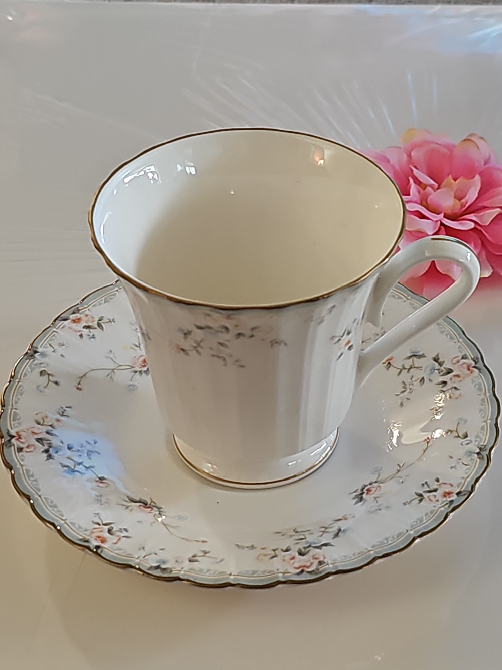 Mikasa Japan Petite ROSELLE White Porcelain Teacup & Saucer Gold Scalloped Trim